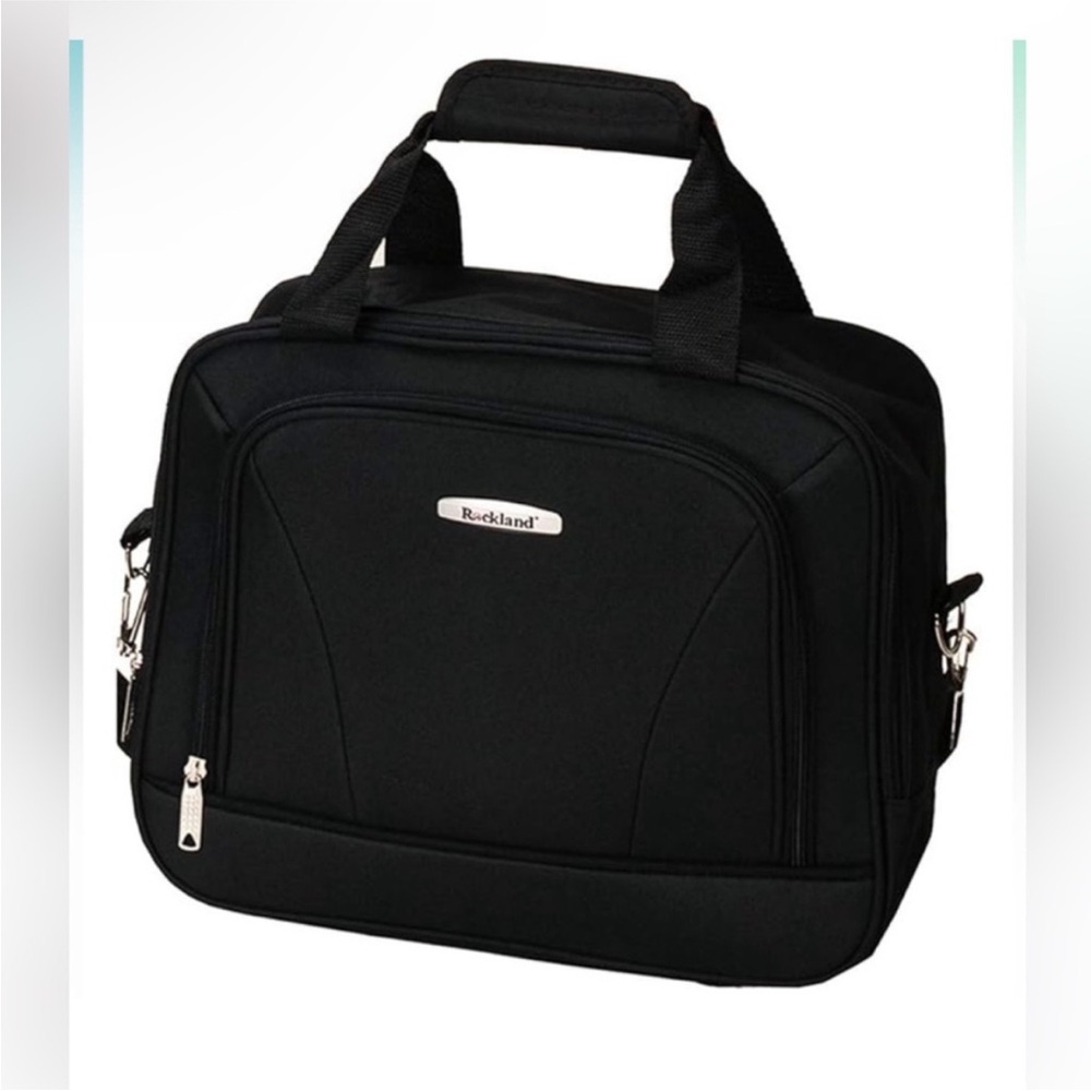 Black Travel Bag with Durable Fabric and Sleek Design